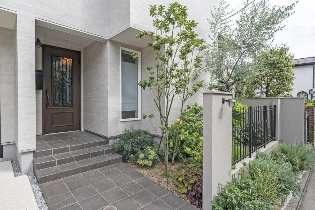 上品な佇まいの玄関