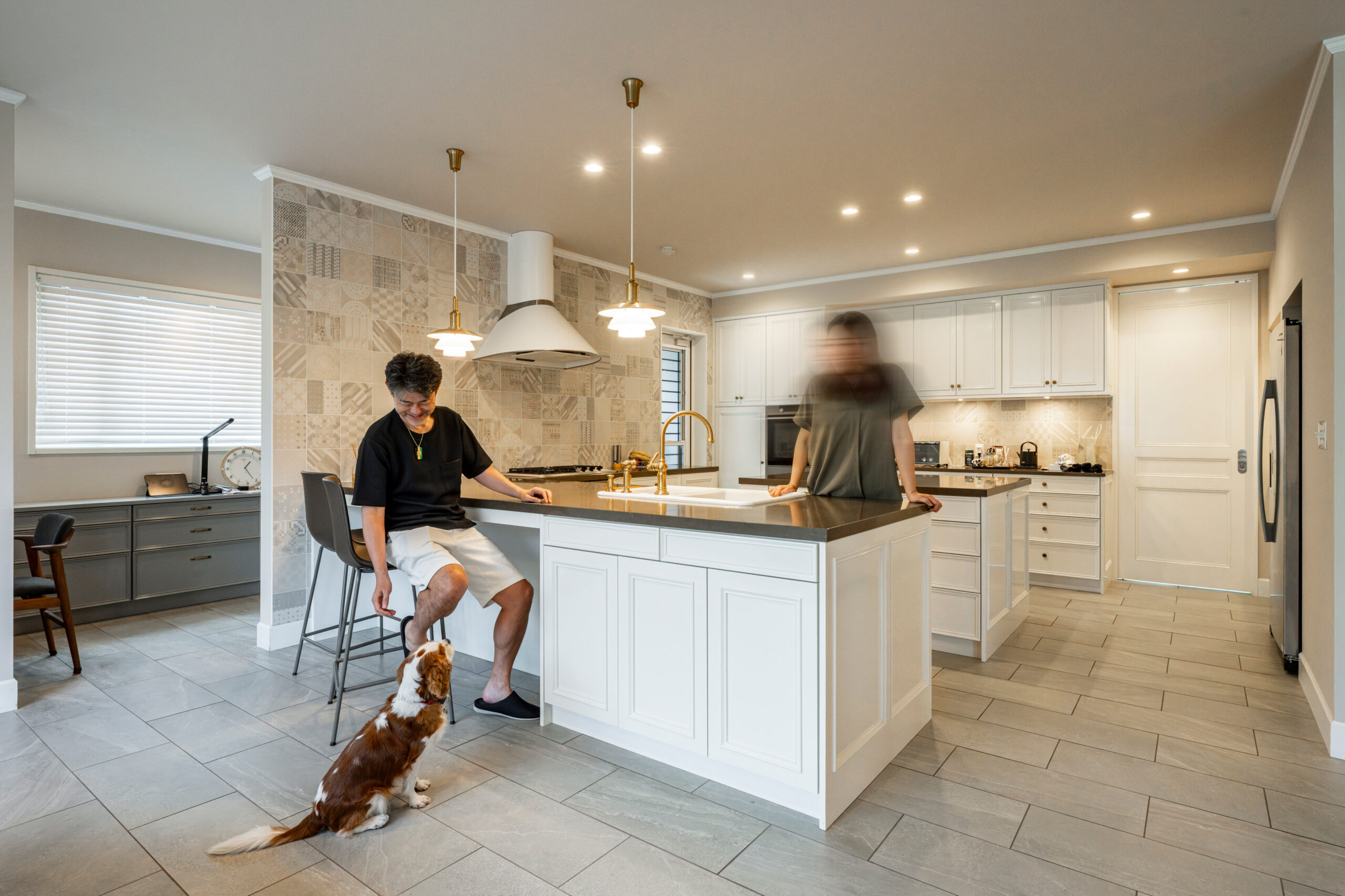 ワクワクするデザインを求めて辿り着いた「FILEの家」。すべてが調和する空間で過ごす毎日が、最高の贅沢になりました。