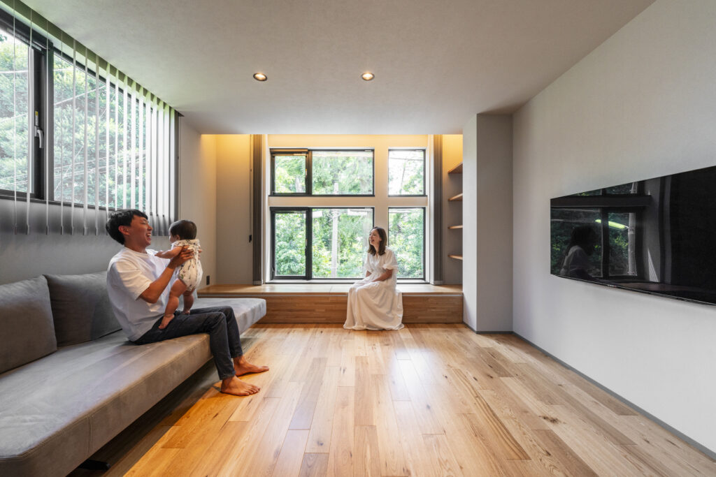 恵まれた環境を最大限に生かした、緑と光のあふれるリビング。プロの提案力が暮らしの豊かさを格段に高めてくれました。