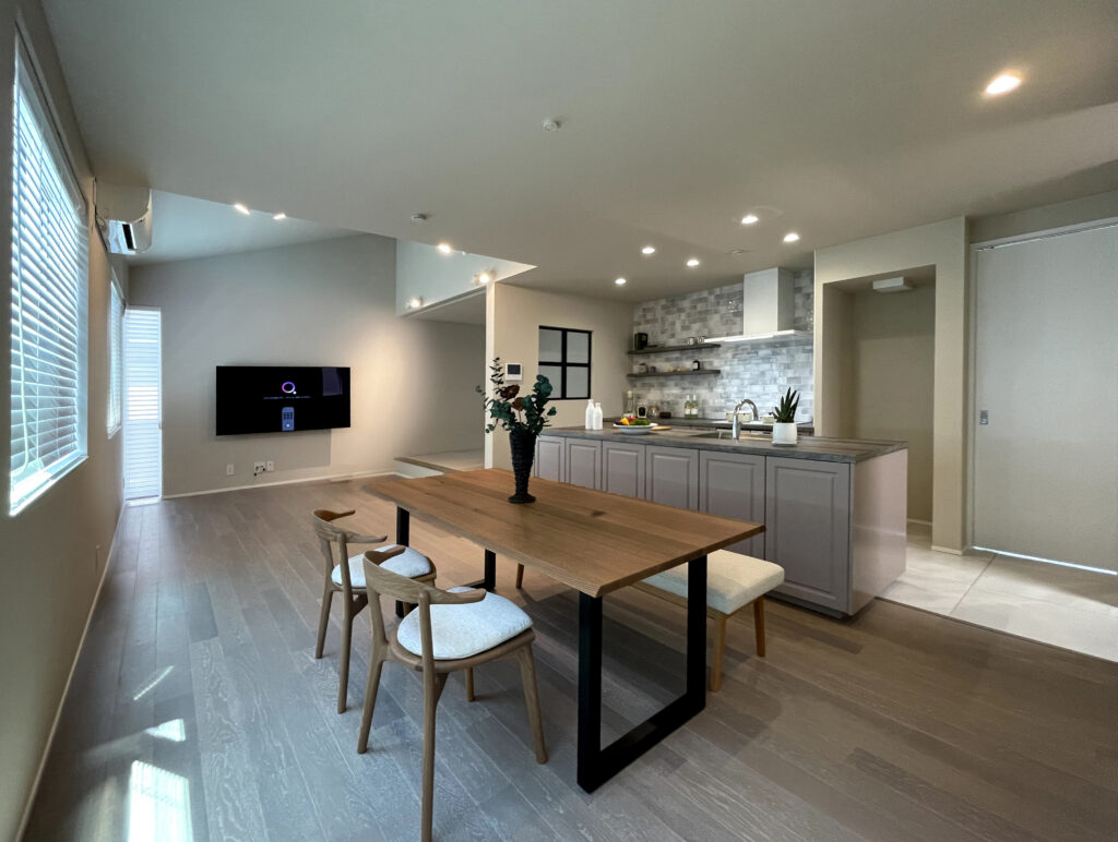 グレートーンのダイニング