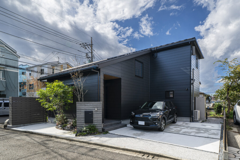 ガルバリウムの外壁でオールブラック
