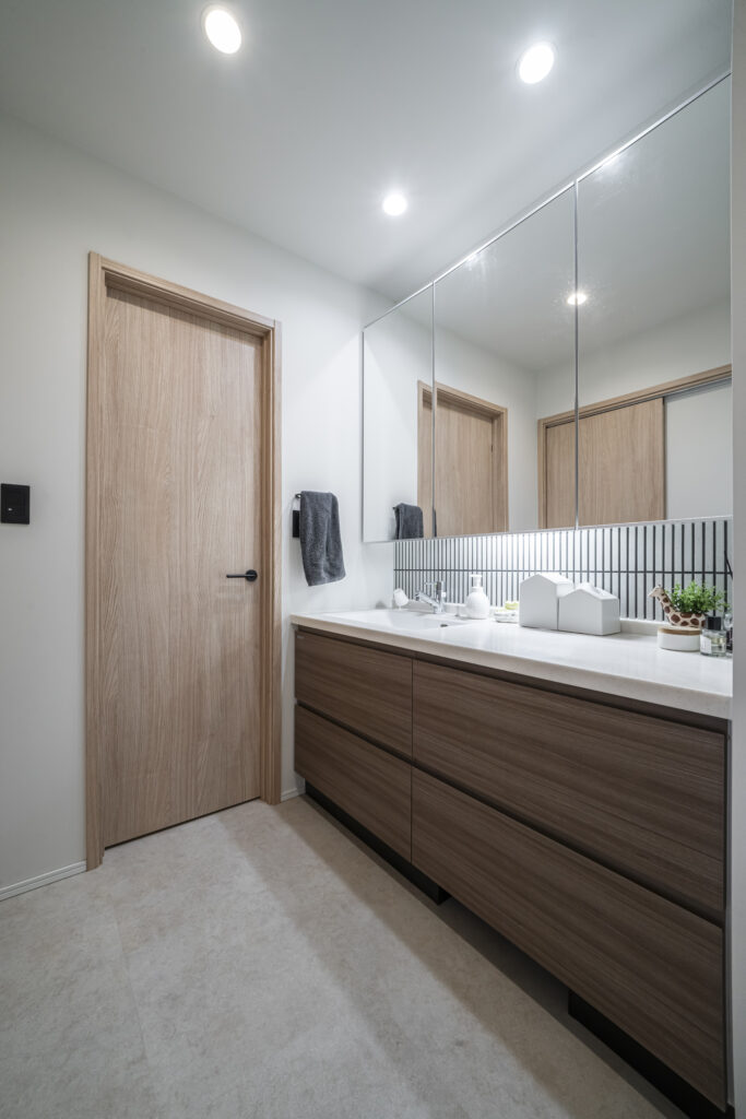 ボーダータイルがアクセントの洗面台