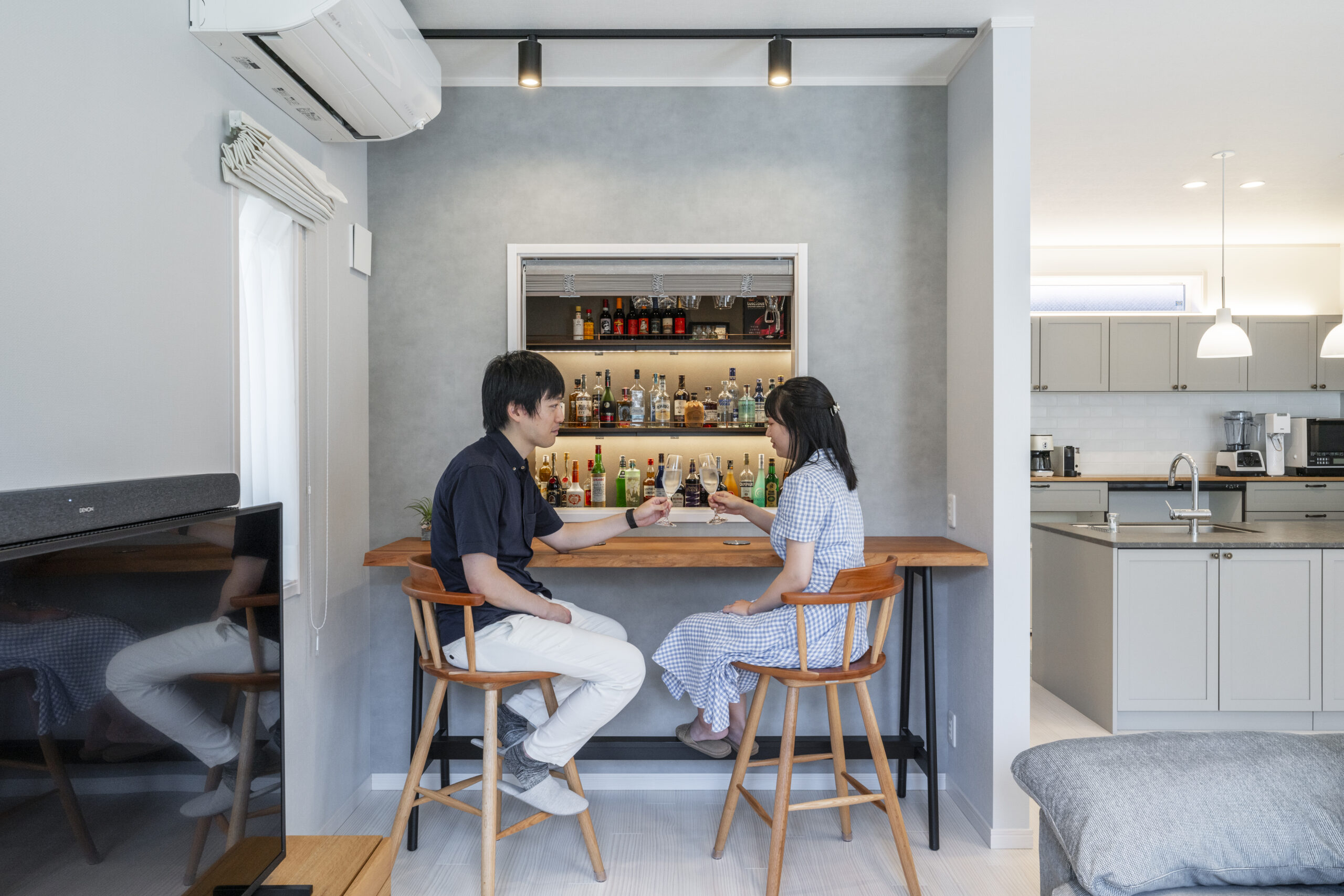 バーコーナーとお気に入りのインテリア。イメージを形にしてくれる提案力で理想の住まいづくりが叶いました。