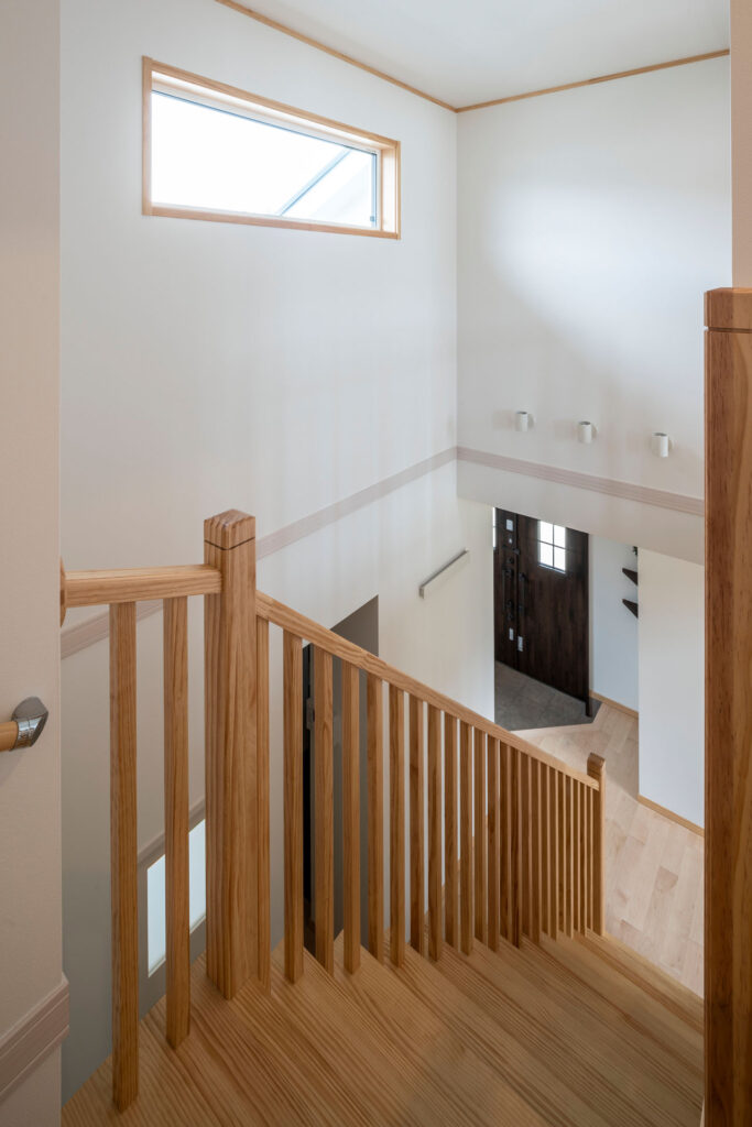 木製手すりの階段