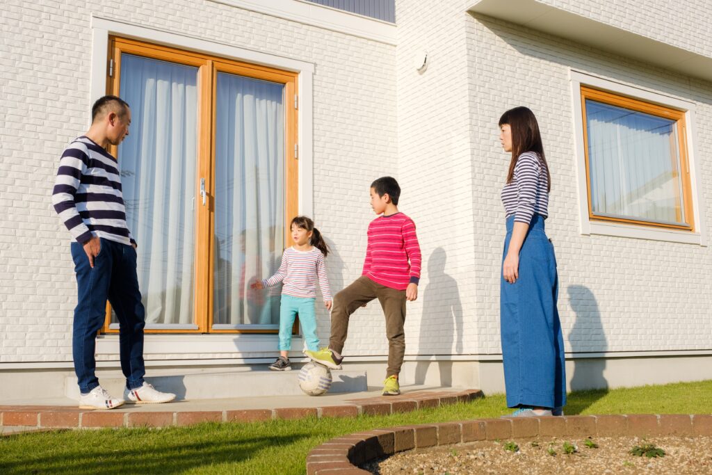 火災の時にこの家を守ってくれた木製窓。「この窓はいいね」って消防士さんにも褒められました！