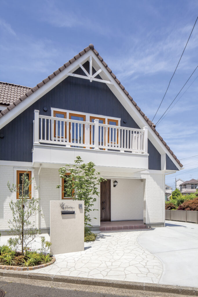 大屋根ツートンカラー北欧住宅