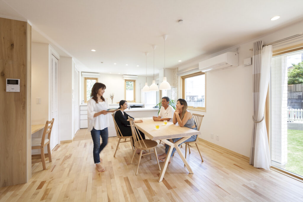 念願の大屋根の北欧住宅は、明るく風通しのよい最高の住み心地！すべての希望がかなった、大満足の住まい。