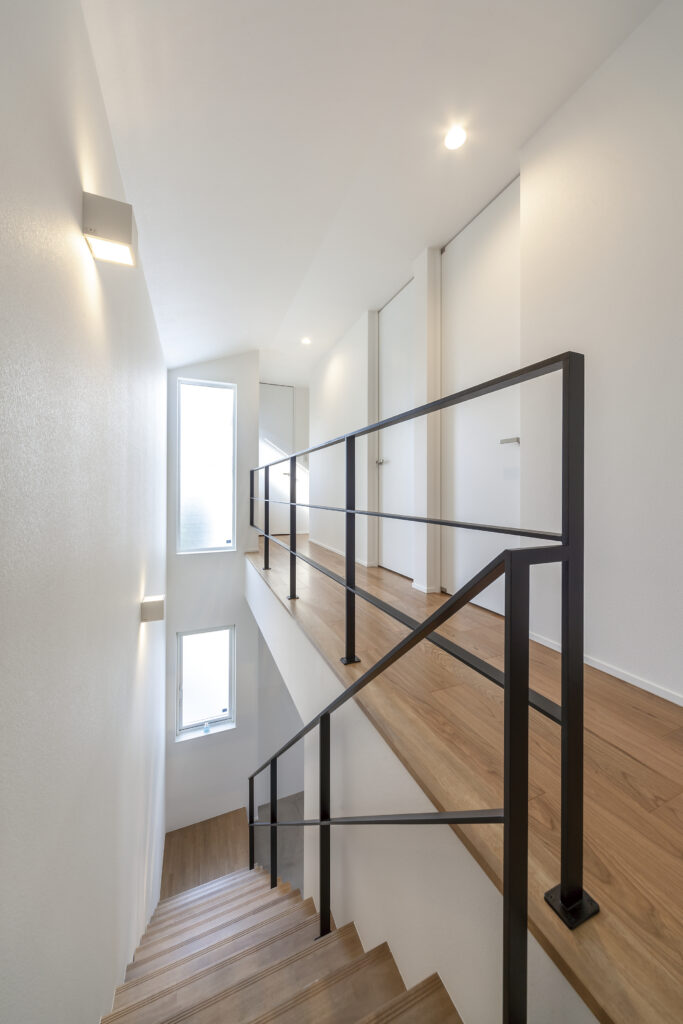 フラットバーのある階段ホール