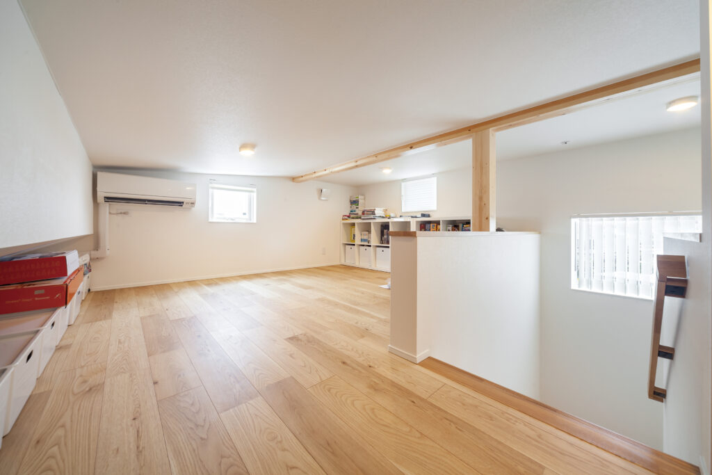 オーク床の小屋裏