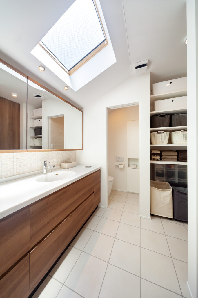 天窓のある洗面台