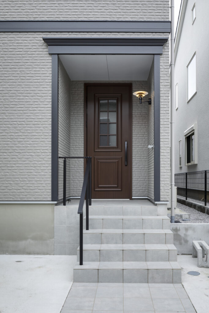 ガラスデザインの玄関ドア