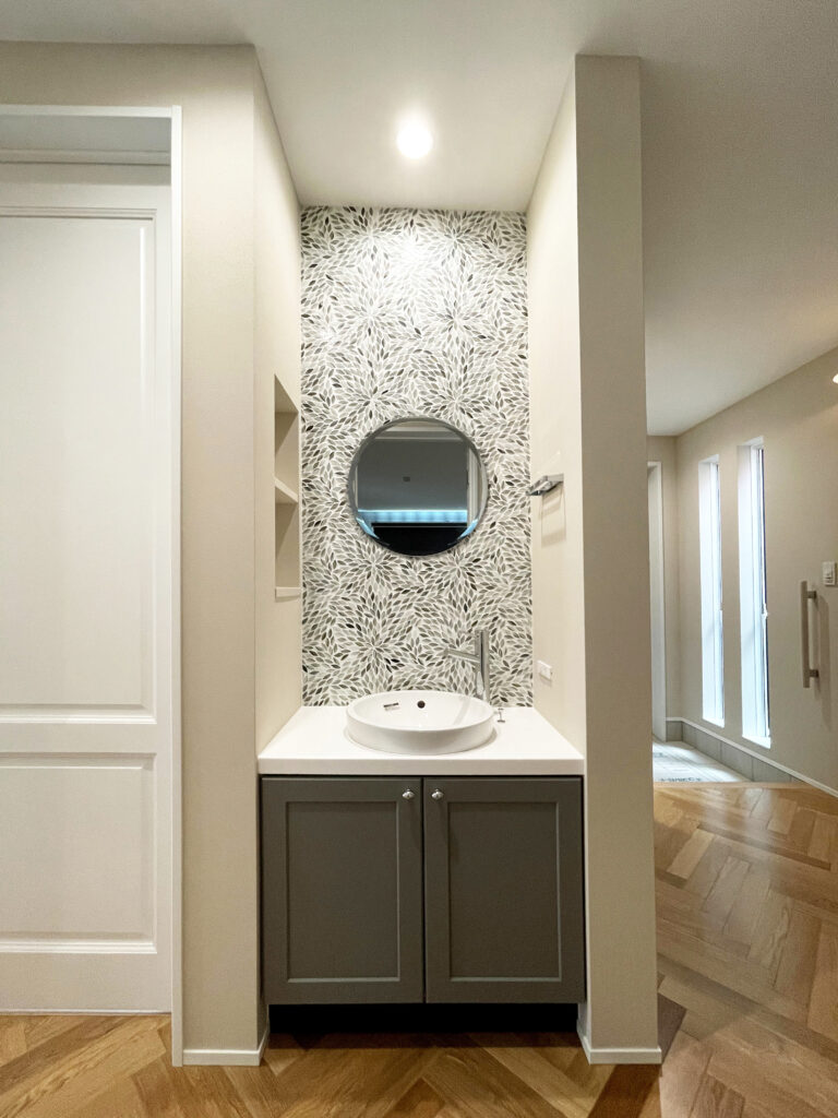 平田タイルのダリアが映える洗面台