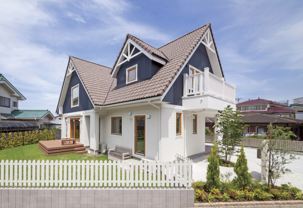 北欧デザインの大屋根スウェーデンスタイルの住まい