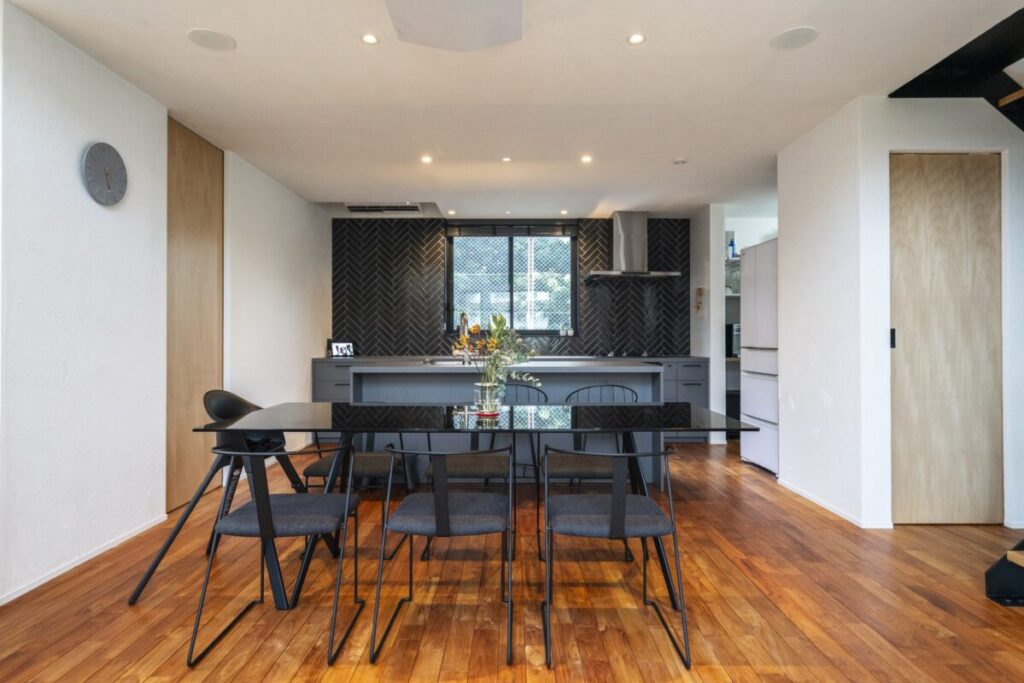 モダンなダイニング空間