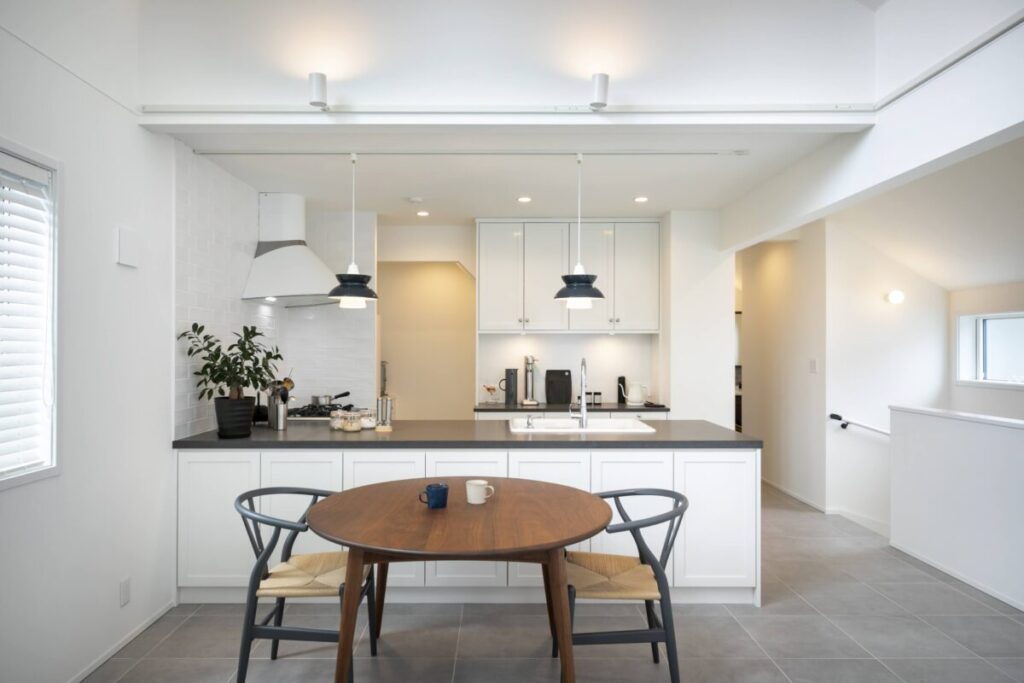 FILEのオーダーキッチンのあるダイニング