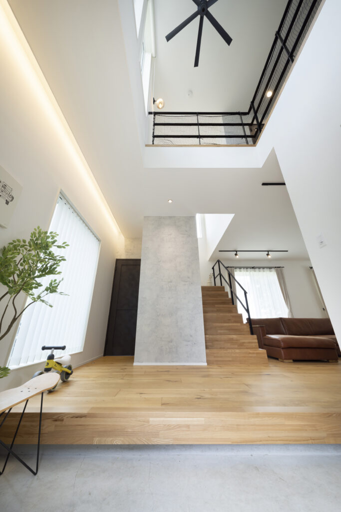 玄関ホールの吹き抜け